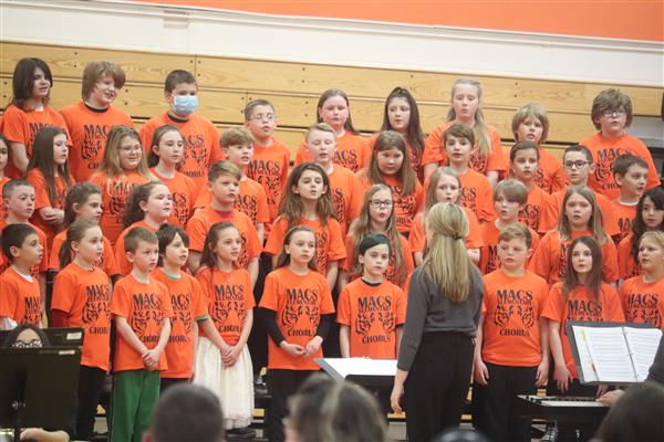 New Haven Elementary chorus performs