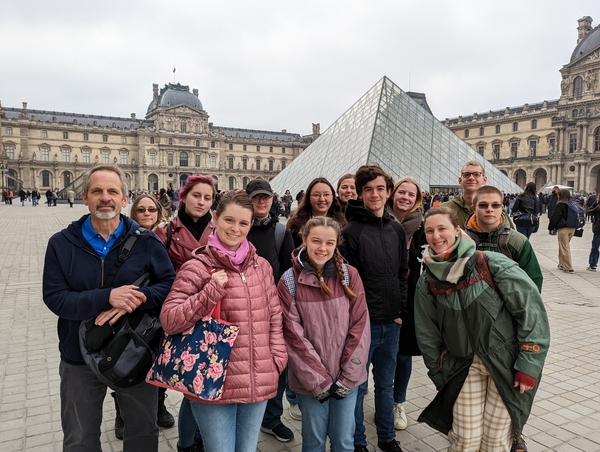 MACS French Club in front of La Louvre